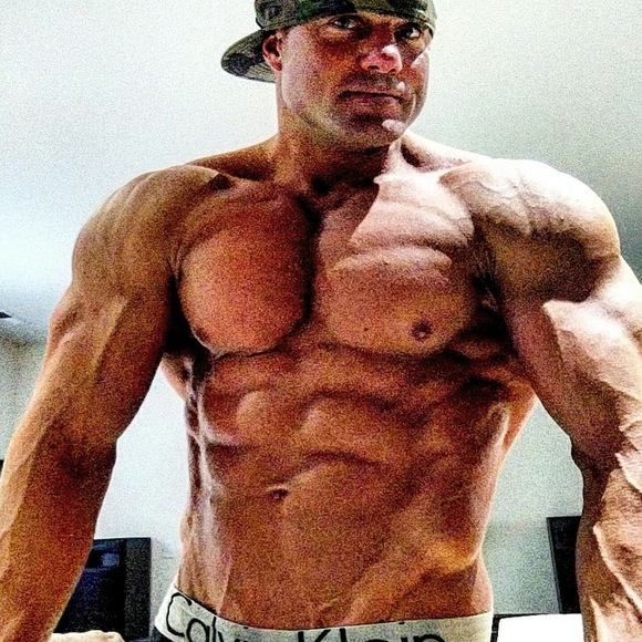 Meet your Posher, Josh - Picture 1 of 3